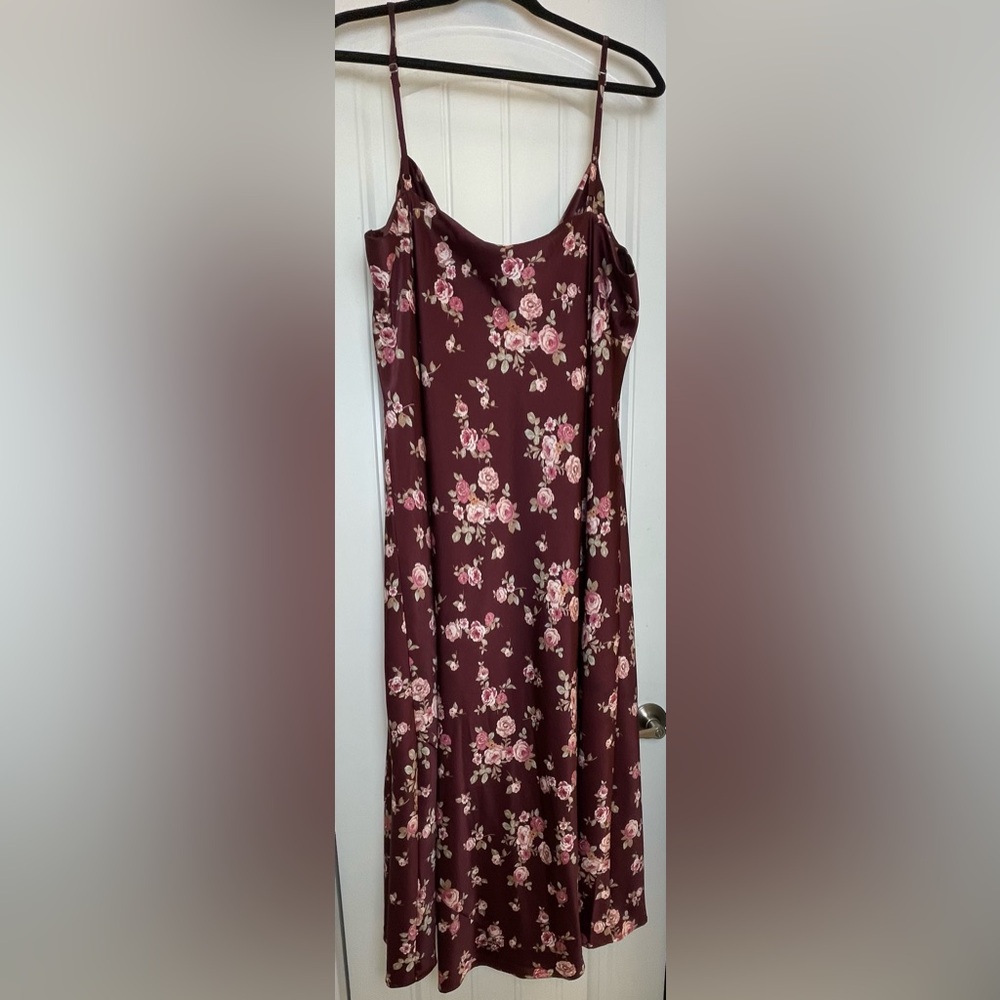 Arula Plus Size Maxi Dress – Rich Burgundy Floral Spaghetti Strap 🌺 - Picture 2 of 9